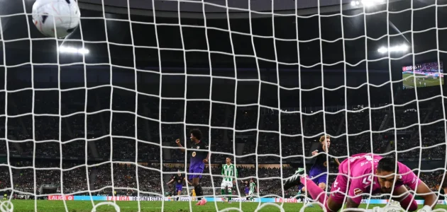 برشلونة يسحق بيتيس ويواصل انطلاقته المثالية بالدوري الإسباني